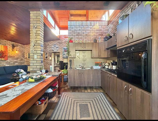4 BEDROOM HOUSE FOR SALE IN KABELJAUWS